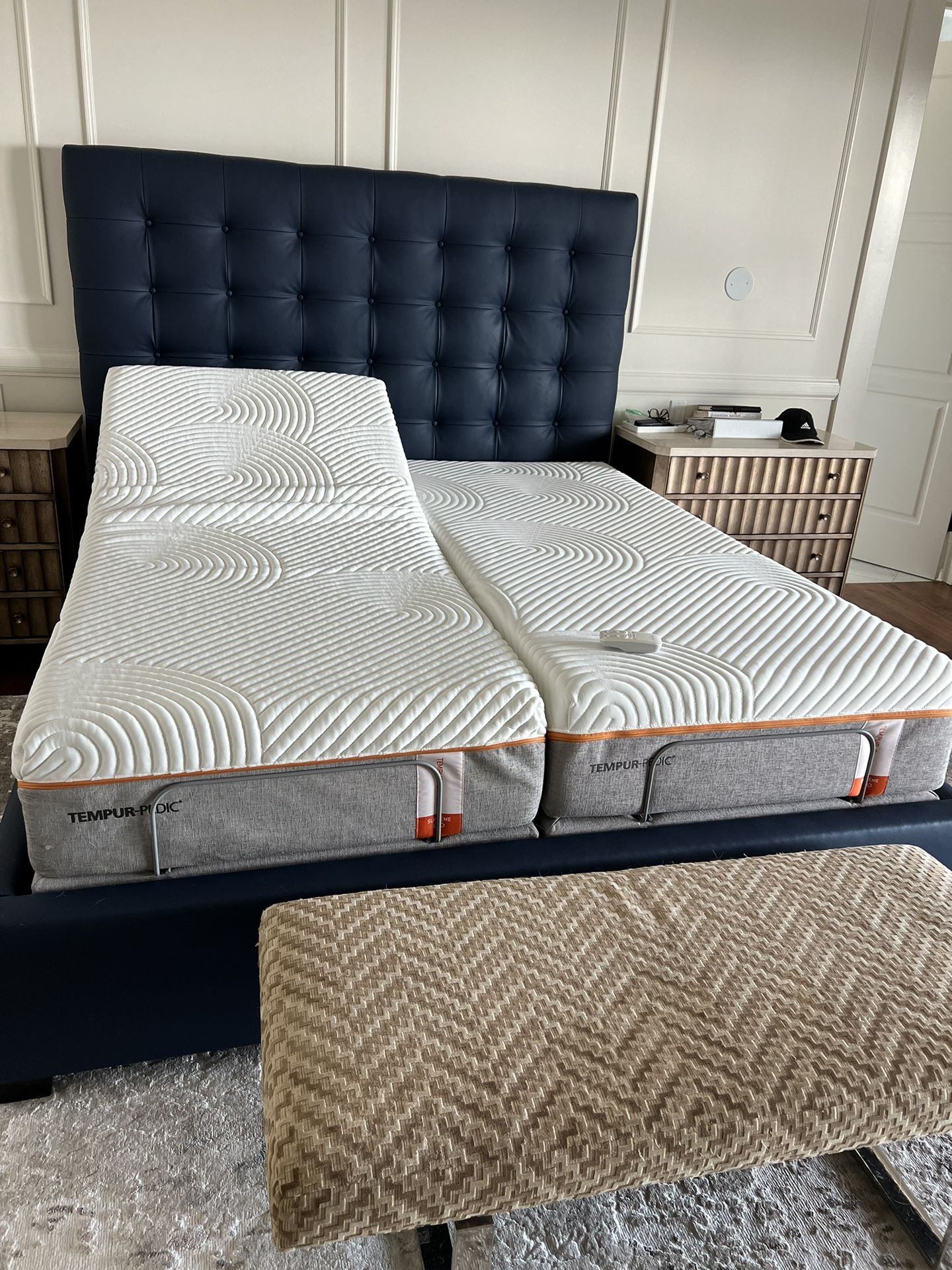 California King Size Bed Split Cal King Adjustable Bed ! Tempurpedic Firm Mattress ! Tempur Pedic ! Movable Bed ! Power Bed ! Free Delivery 