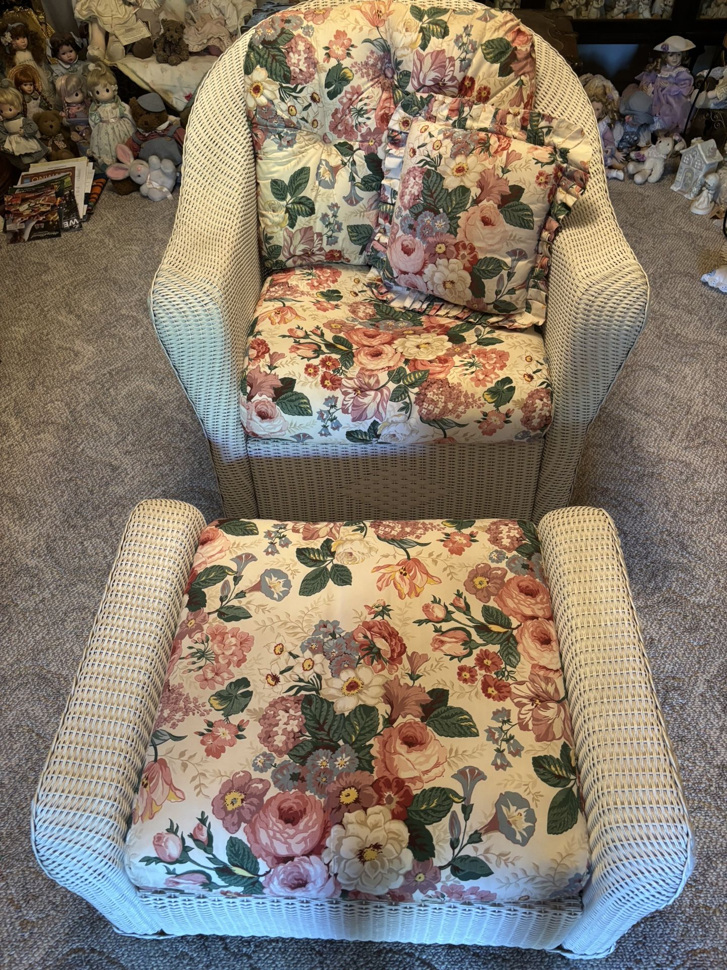 Very Nice White Wicker Chair & Ottoman