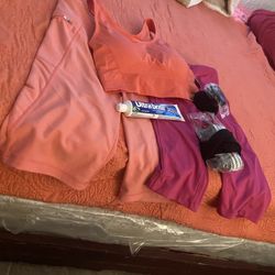 Dos chores y dos lijas para el pelo