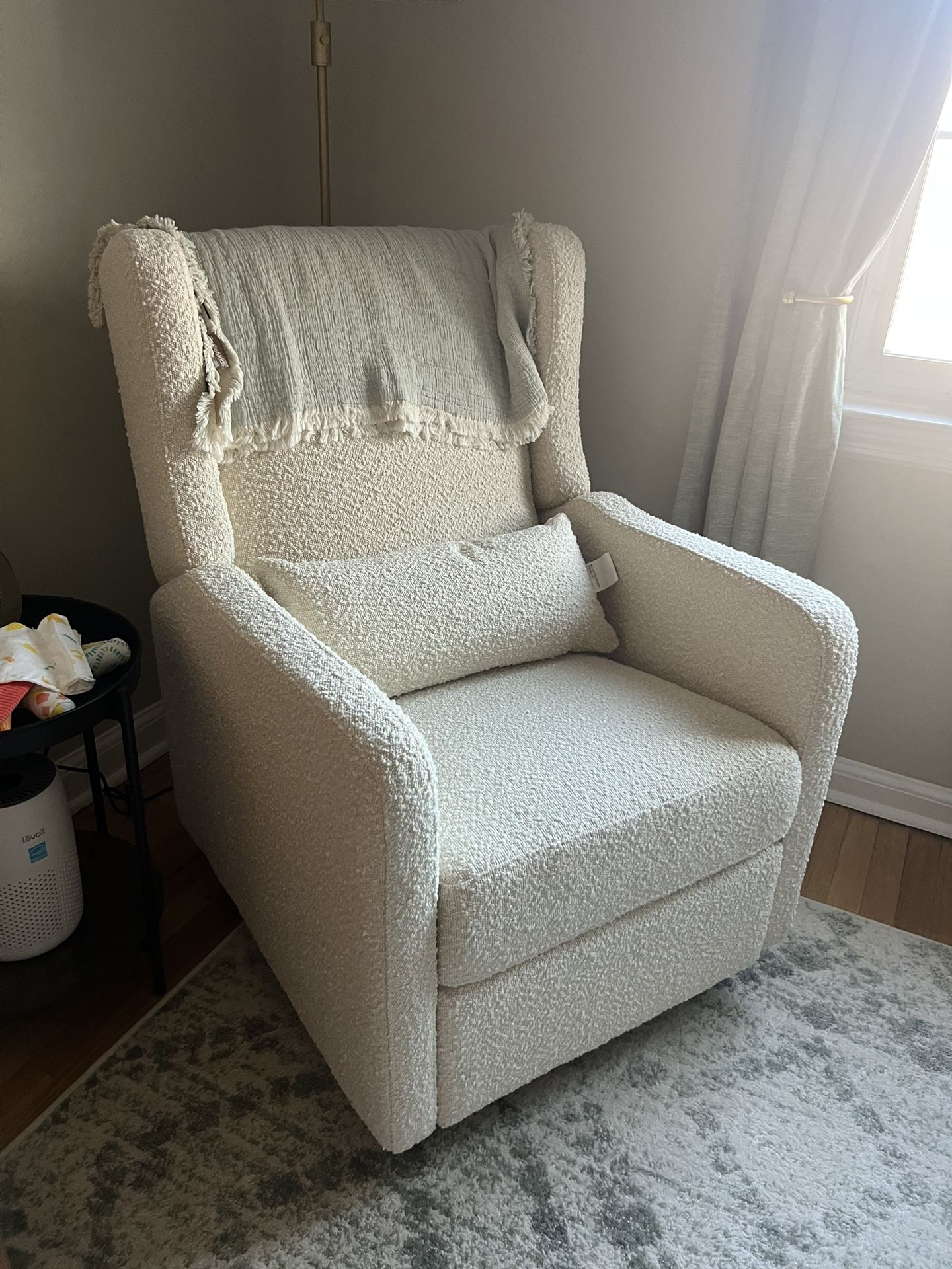 Carters Davinci Arlo Glider Ivory Boucle