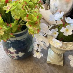 Beautiful Vases With Artificial Flowers 