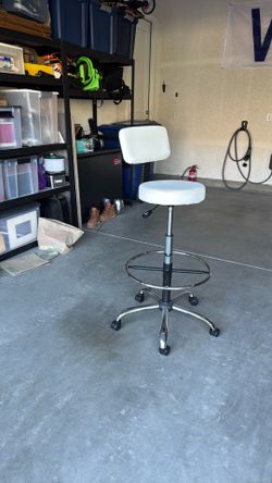 White rolling chair