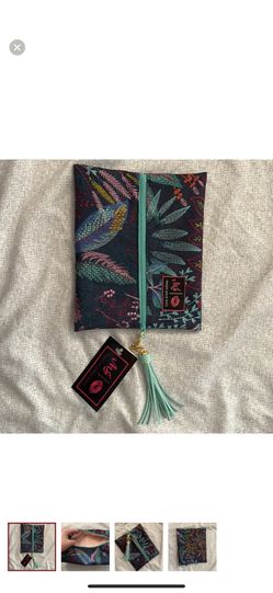 NWT : Makeup Junkie Bag 