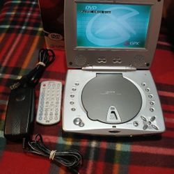 Reproductor Portátil De DVD.,CD ,  JPGE, GPX,PDL,705 De 7" , On Control Remoto