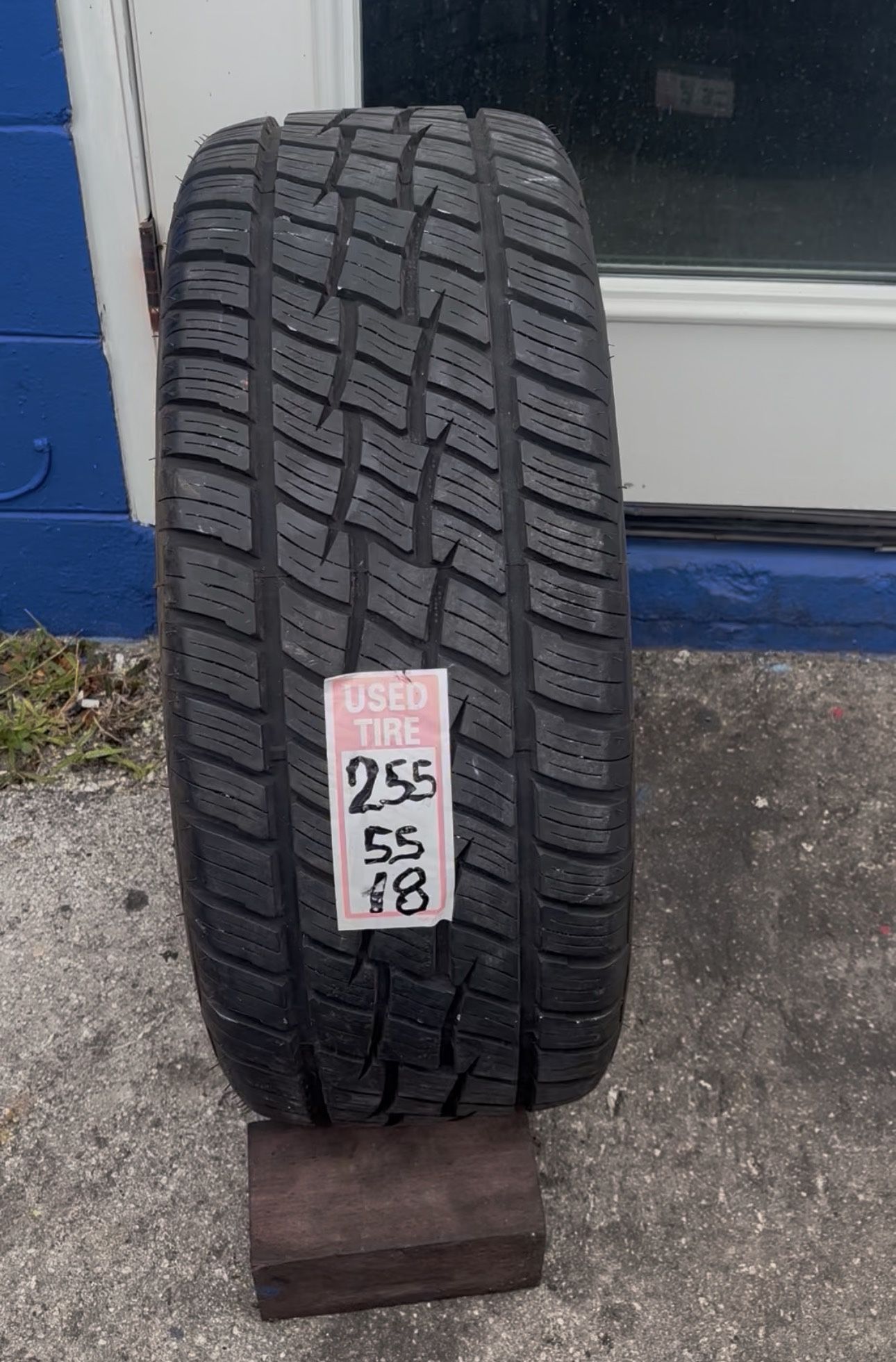 USED TIRE 255-55-18
