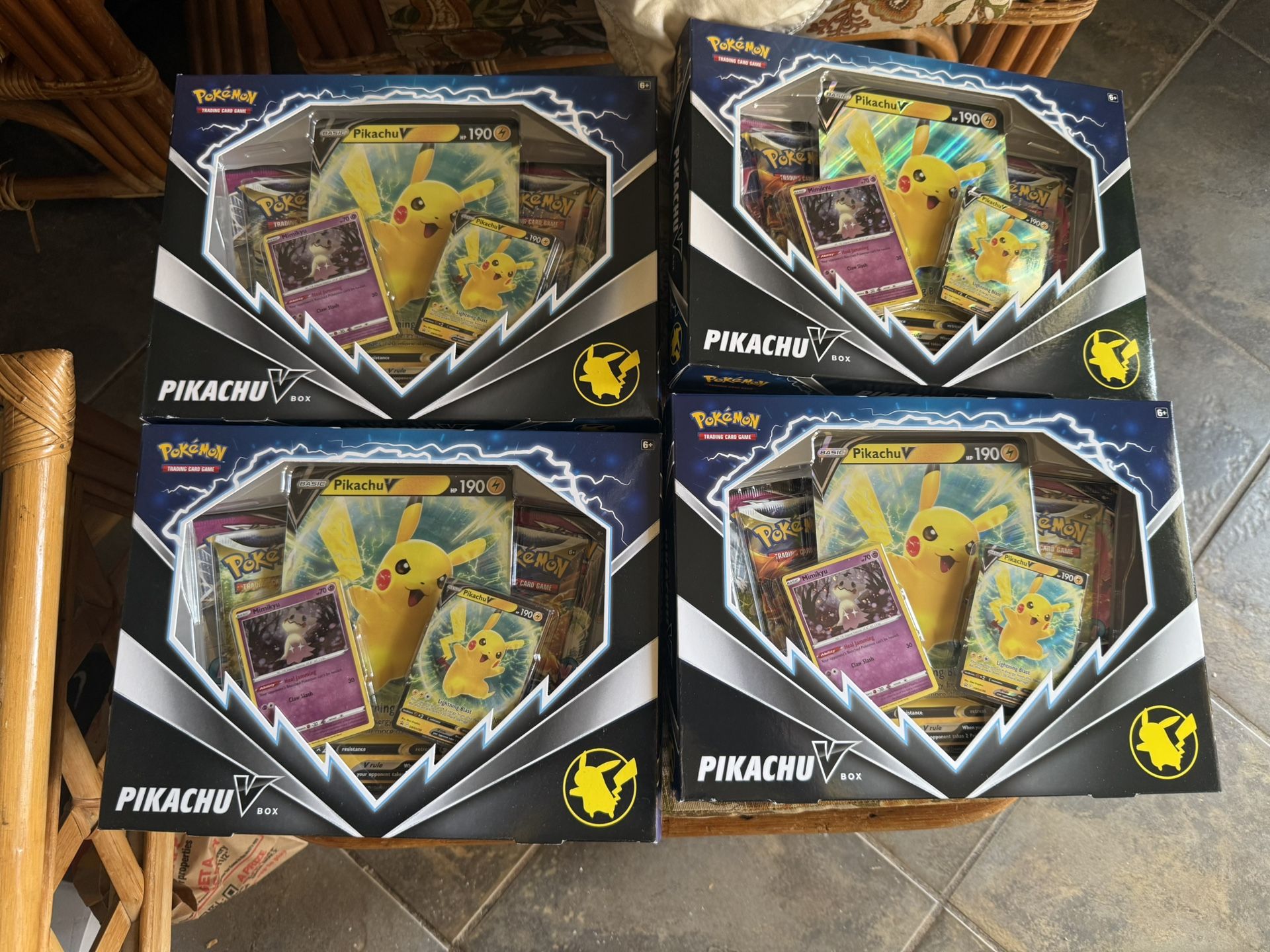 POKEMON TCG PIKACHU V BOX 