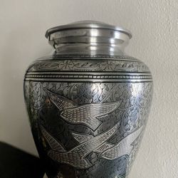 Large Urn ⚱️