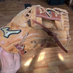 Mizuno Global Elite Glove