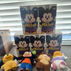 POP Mart Mickey Family 