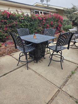 Patio fire pit table