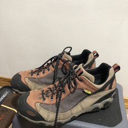 I Oboz Footwear Crispi Men's Dry Waterproof Hiking Leather Shoes. Size 10