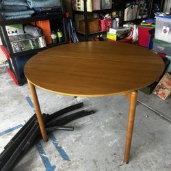 Walter Of Abash Dining Table