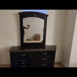 Queen Bed Set Matress Not Included