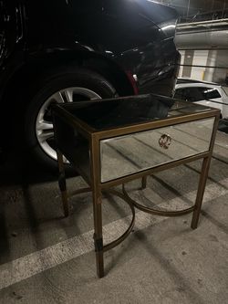 Night stand 4 glass sides
