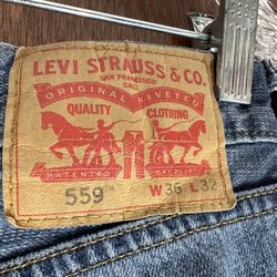 559 Mens levis jeans 36x32