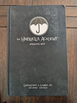 The Umbrella Academy Library Edition Volume 1: Apocalypse Suite (Hardcover)