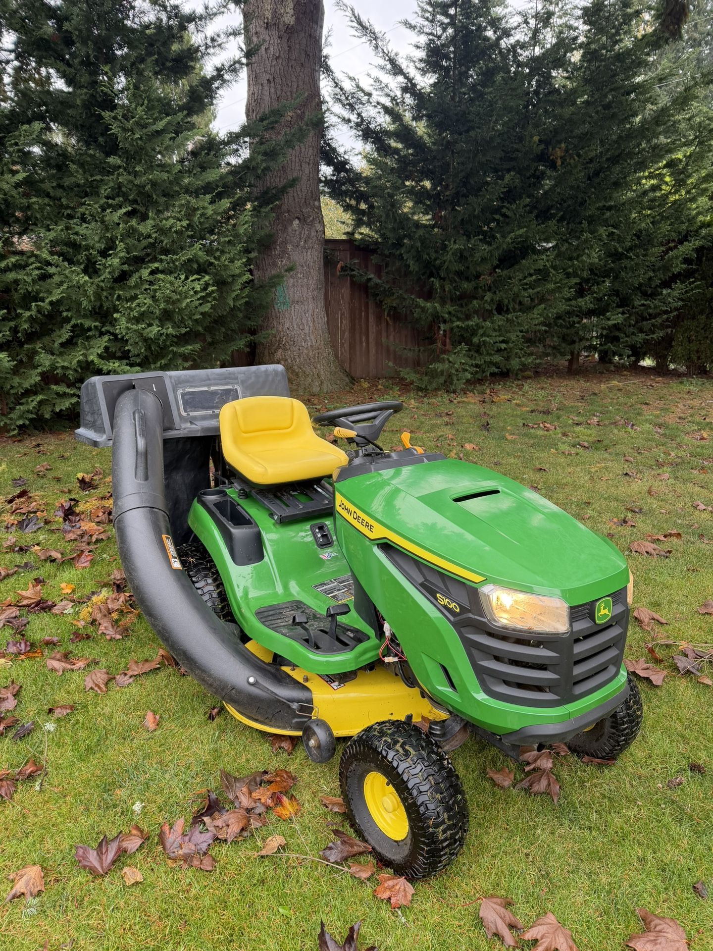 John Deere S100 Riding Mower Lawnmower With Bagger