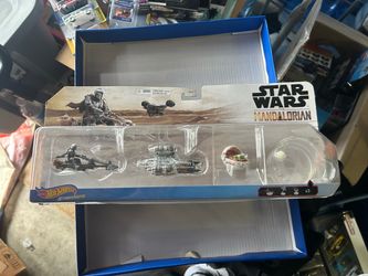 HOT WHEELS STAR WARS Starships 3-Pack Die-Cast Vehicles - Mandalorian Baby Yoda