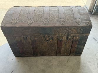 16”x17”x29” Antique vintage chest with tray