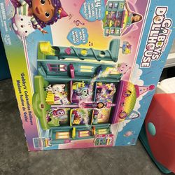 Gabby Playhouse. Opened Box. Items Still New 