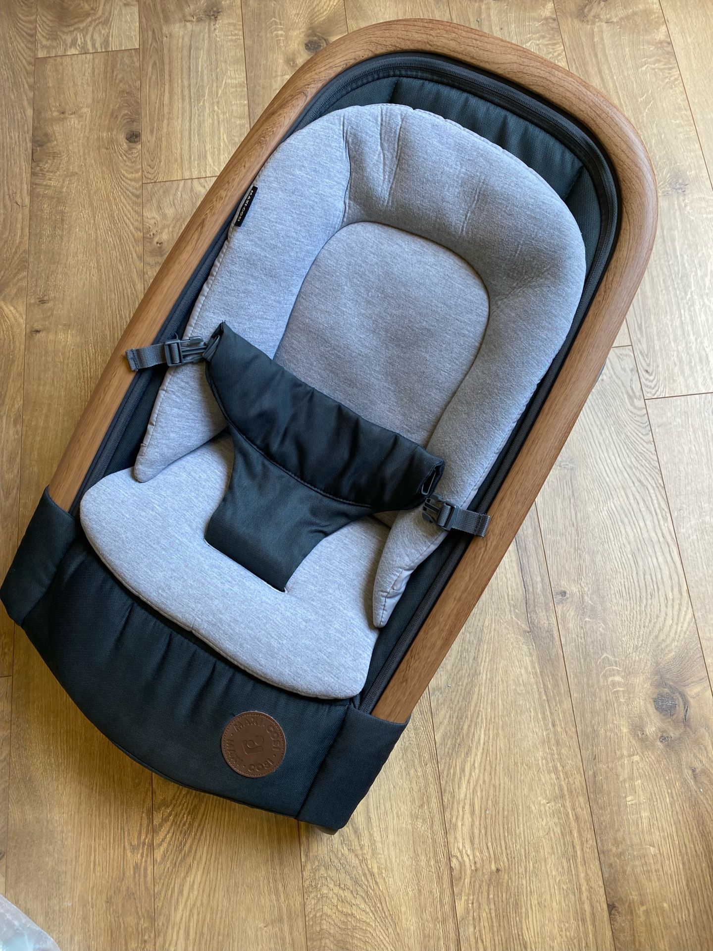 Maxi-Cosi Kori 2-In-1 Rocker, Metro-Essential Graphite