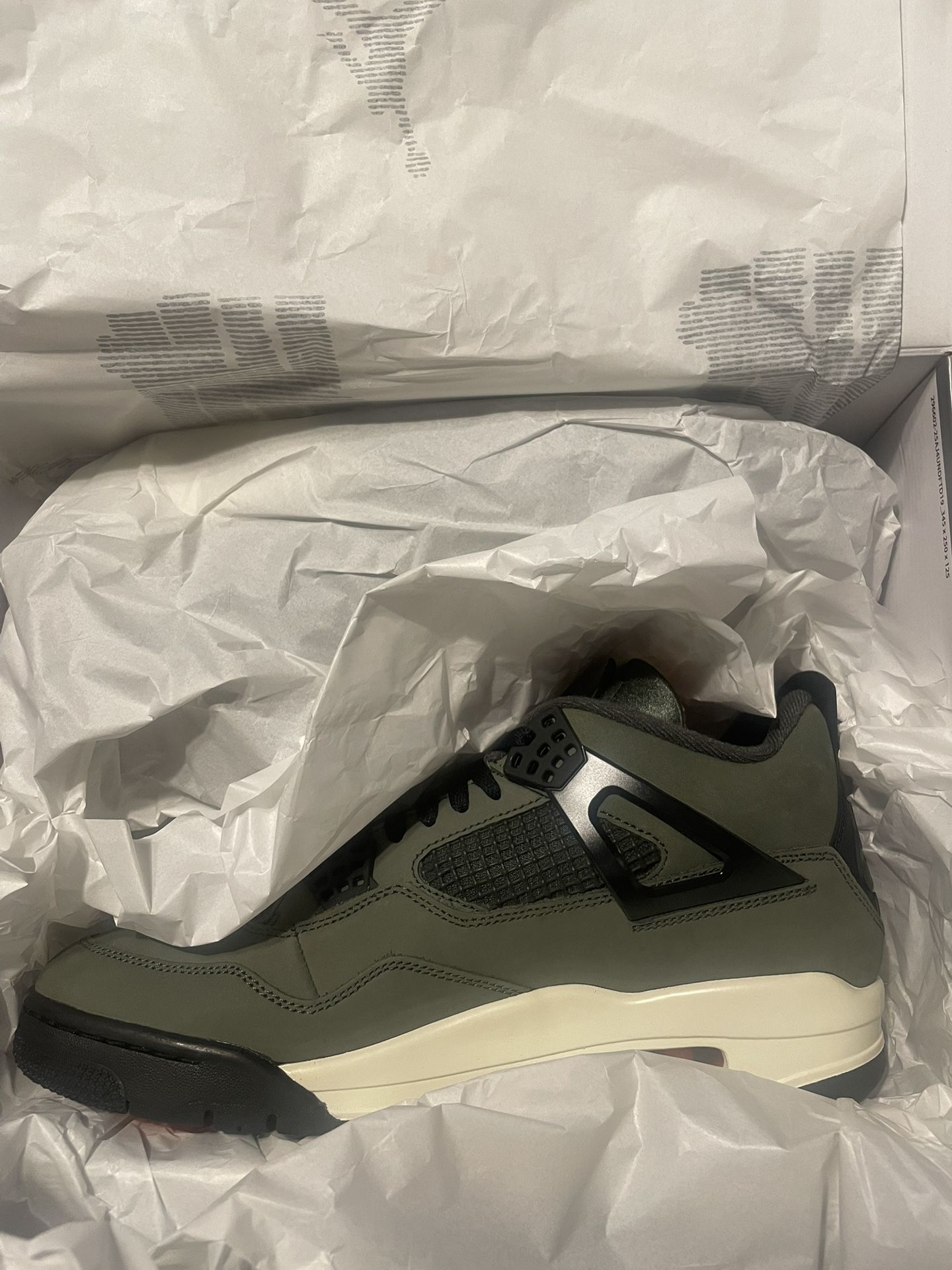 Jordan 4 undefeated Size 11