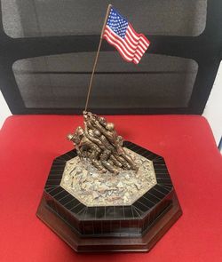 Danbury Mint Iwo Jima Memorial Sculpture Marine Corps War Memorial With Box