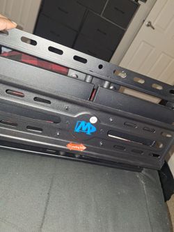 TV Wall Mount Bracket with Leveling Bolts