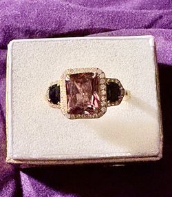 Stunning Woman’s Ring ***REDUCED***