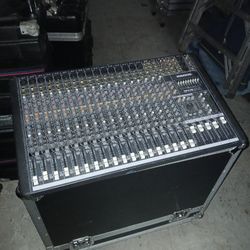 Mackie CFX20MKII MIXER. 