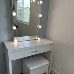 Make Up Vanity Desk Set With 3 Light Changes With Cushioned Storage Stool 