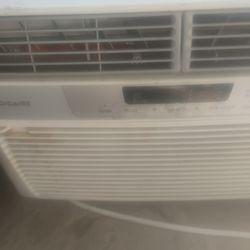 Frigidaire ac great working condition very cold
