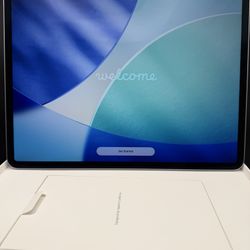 2025 iPad Air 13" (M3) 256GB - Purple (Like New) W/keyboard Case