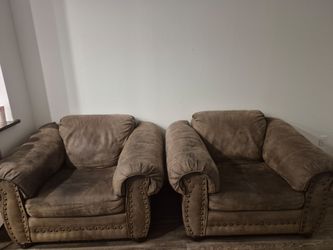 Sofa Chair- Must pick up.