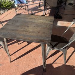 Farm Table and Chairs very nice Heavy duty 