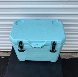 Ozark Trail 26-Quart High Performance Cooler, Blue Hard-Sided Insulated Cooler with Handle Drain Plug and Cup Holders for Camping Travel Fishing