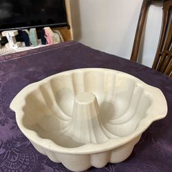 New Pampered Chef Bundt Pan 