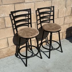 Set of 2 Black Metal Bar Stools Light Brown Cushioned Seats Swivel Style