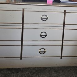 Bedroom set, 2 night stands 1dresser w/mirror, 