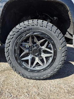 20x10 Rims And Tires 33/1250/20 RT