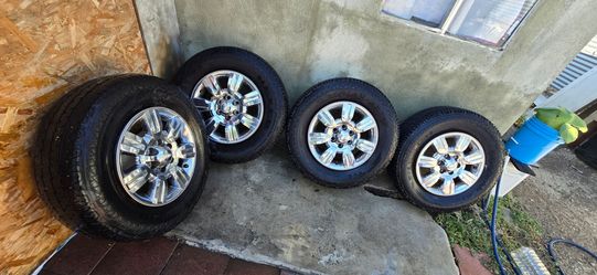 Set of 4 ford Chrome Wheels with Tires