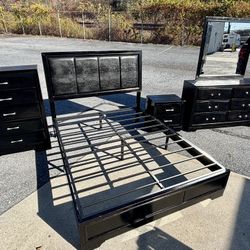 Lifestyle Furniture 5 Piece Contemporary Glam Bedroom Set 