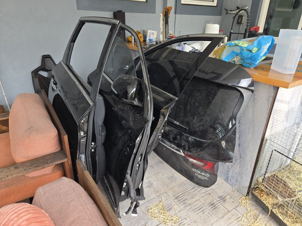 Infiniti QX60 Parts Lot