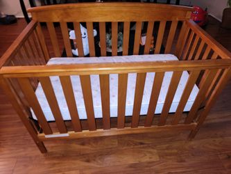 Graco Wooden Crib + Kolcraft Mattress Bundle