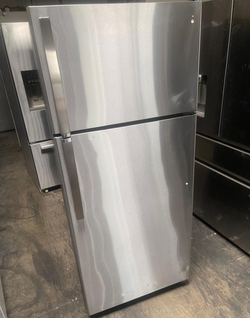 Stainless Top Freezer Fridge – Clean interior, glass shelves (brand unknown)