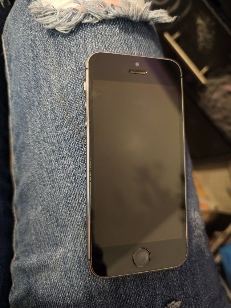 iPhone 5 - Excellent Condition, Apple Locked