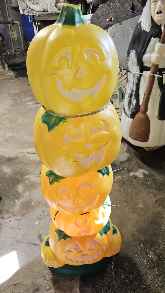 Sunhill stacked Halloween pumpkins blowmold with light