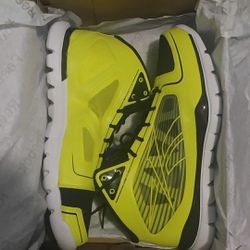 BNIB... Size 14 Reebok