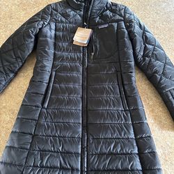 Woman’s Patagonia Radalie Parka size small black NWT