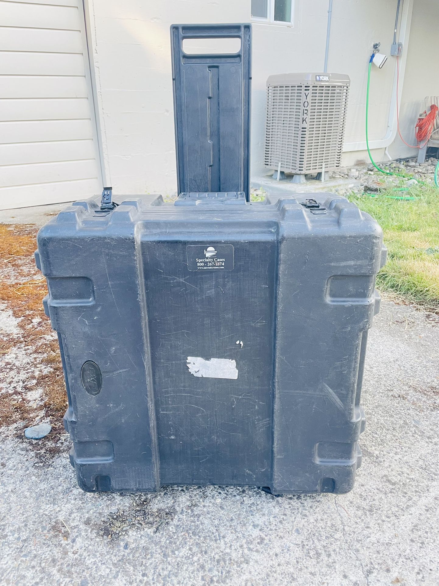 Specialty Cases Brand Shipping Case EUC